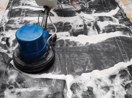 cách giặt thảm bị ngập nước giá bèo